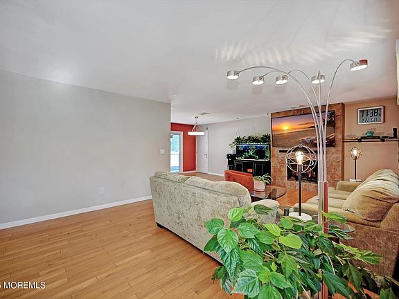 4th image of 1433 1st Avenue