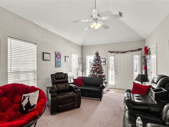 3rd image of 2212 Starlight Dr