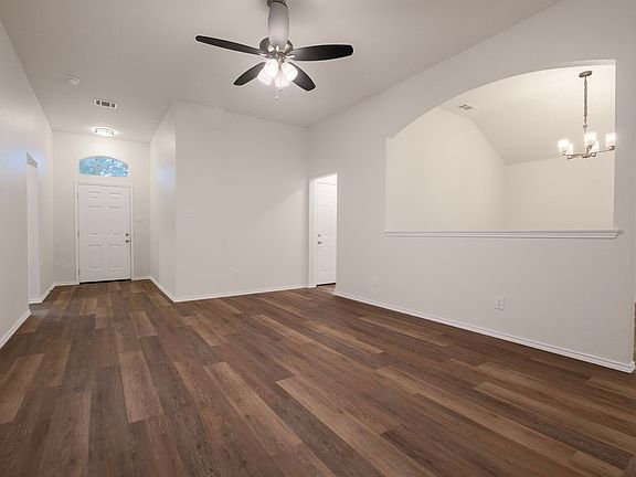 4th image of 135 Jackson Dr