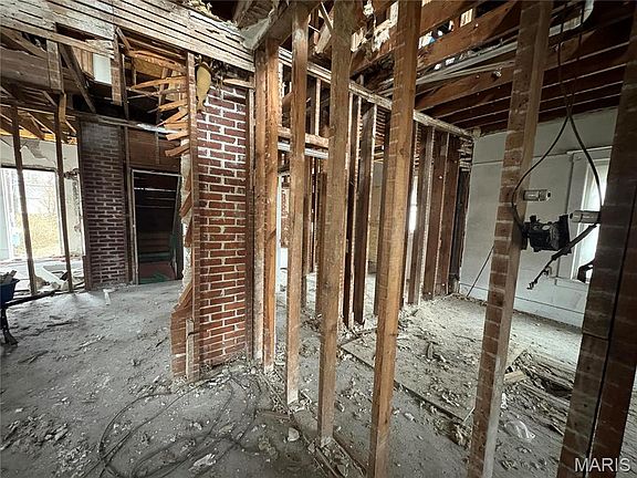 3rd image of 27 S Benton St