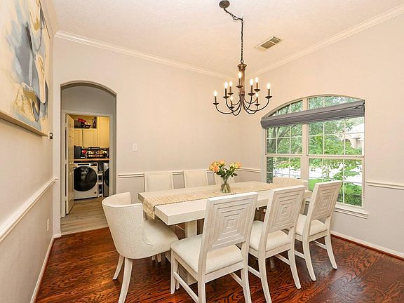 5th image of 34 S Hawthorne Hollow Cir