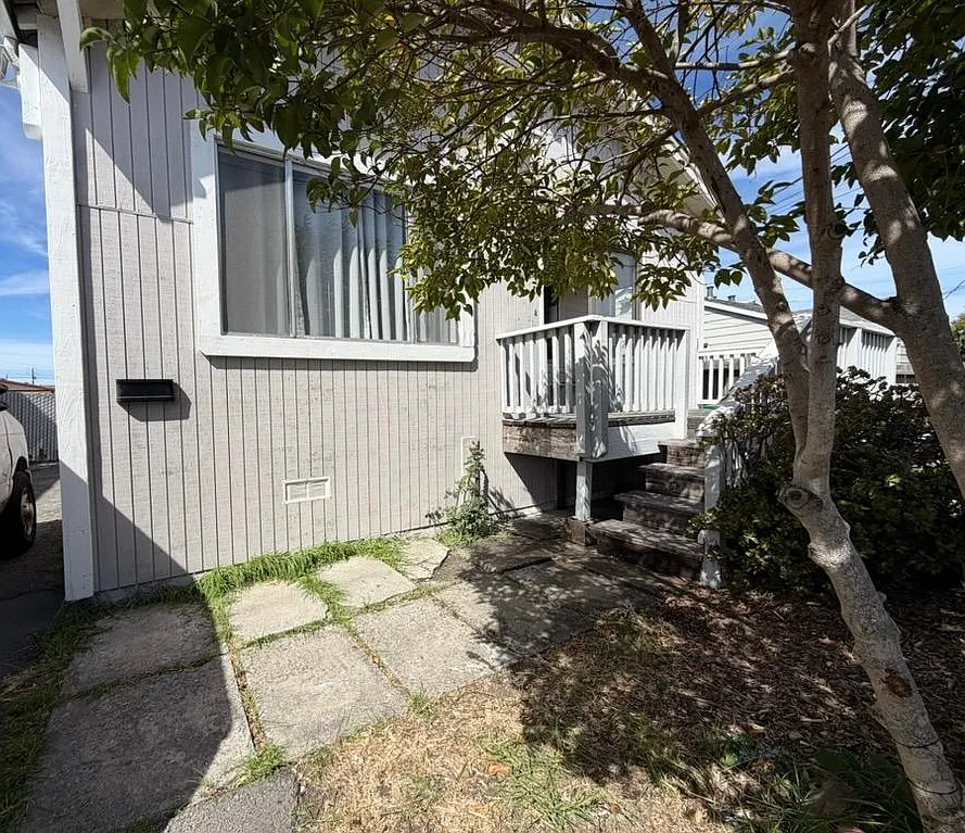2 bed, 864 sqft, $2,300 — Photo 1