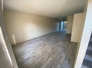 888 Greenfield Ave APT M, Hanford, CA 93230