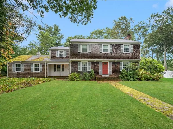 4 Old Chimney Rd, Barrington, RI 02806