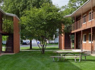 827 College Ave APT 13, Wheaton, IL 60187
