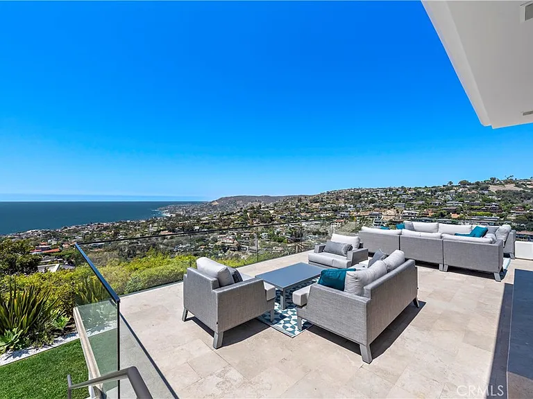 940 Summit Dr — Photo 32