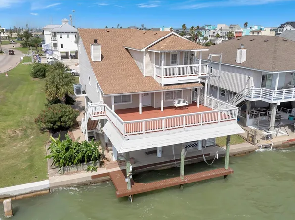 445 Hana Dr, Tiki Island, TX 77554