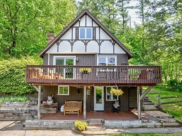 103 Shoreline Dr, Ware, MA 01082