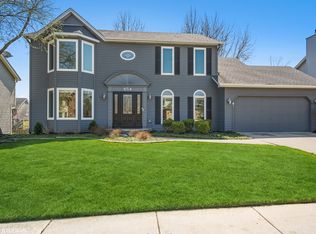 654 Clarendon Ln, Aurora, IL 60504