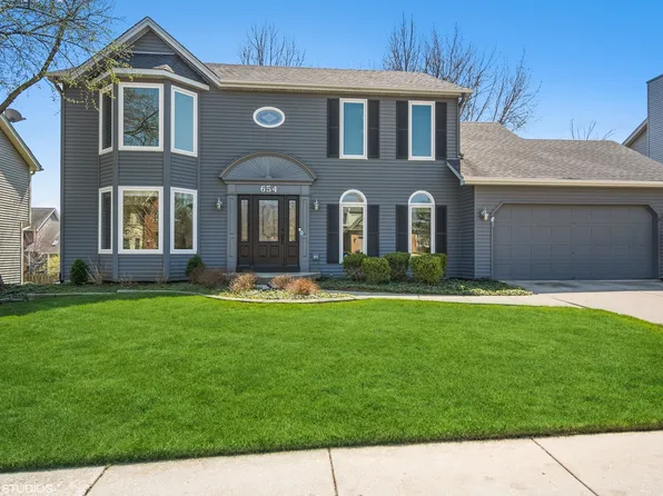 654 Clarendon Ln, Aurora, IL 60504
