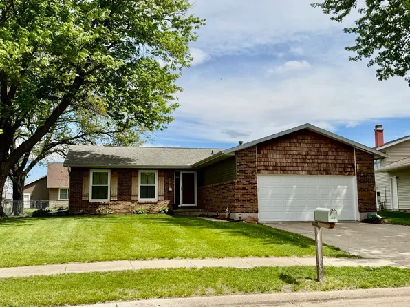 608 Greenridge Dr, Sterling, IL 61081