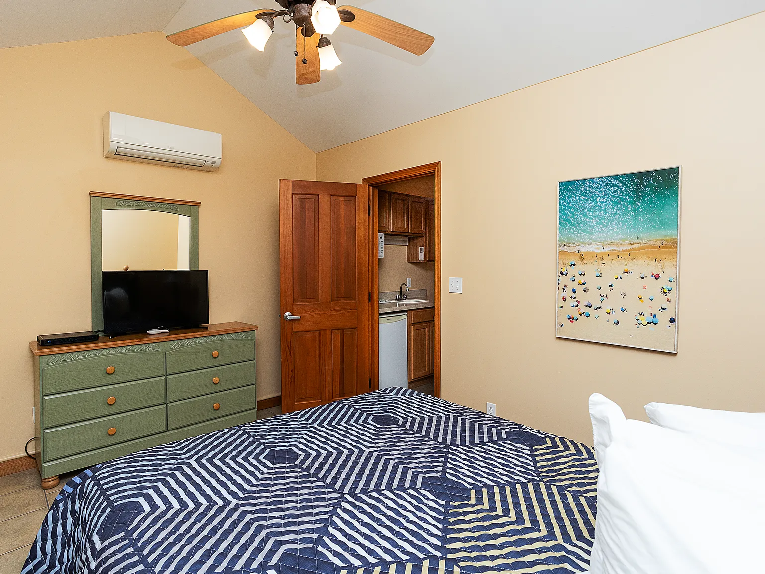 1 bed, 450 sqft, $1,300 — Photo 3