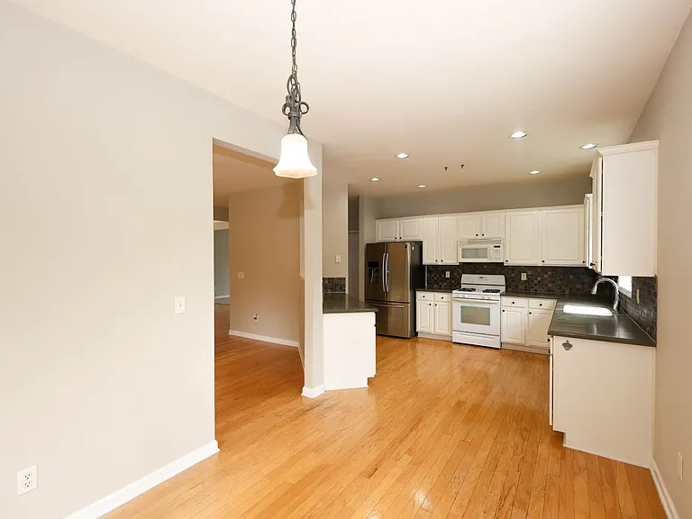 2895 Haynes Club Cir SW — Photo 18