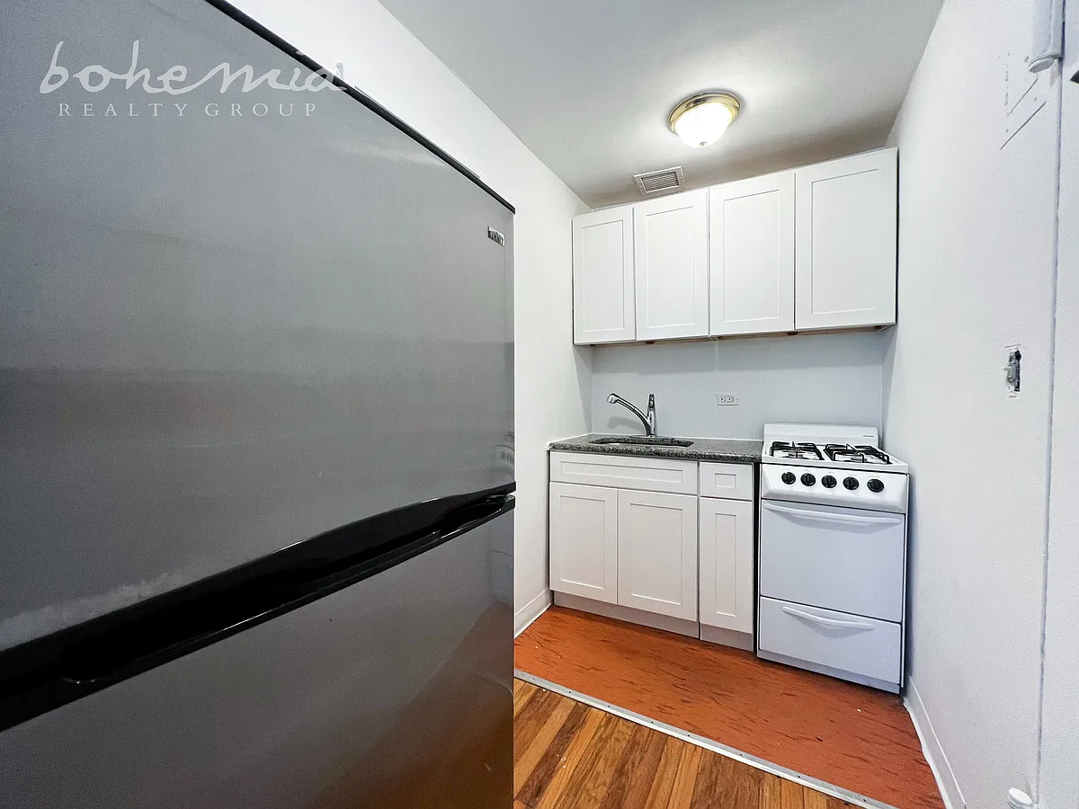 Building Photo - 308 W 105th St #3B