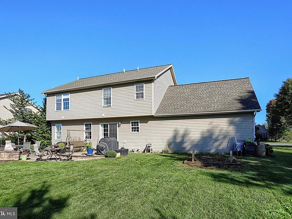 3rd image of 25 W Eppley Dr