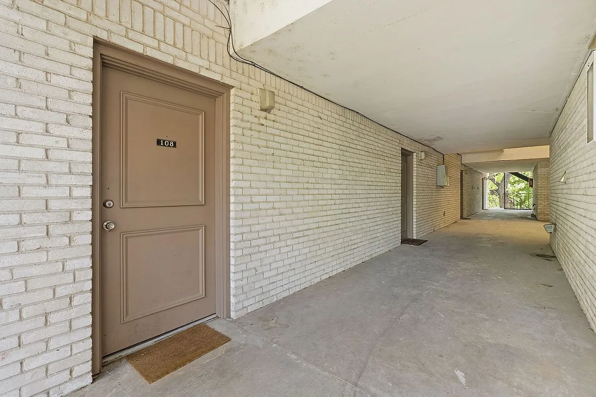 Building Photo - 710 E Dean Keeton St #202
