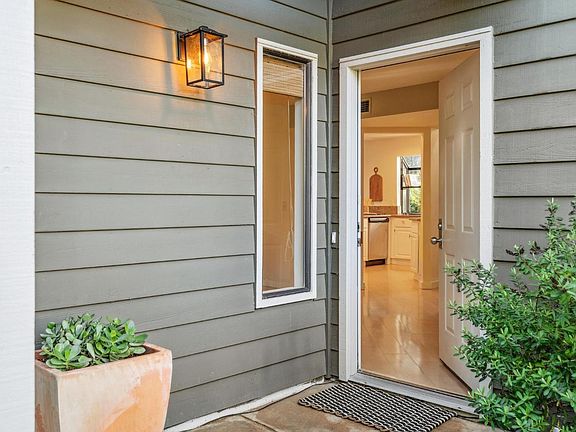 5th image of 5 Creekside Drive