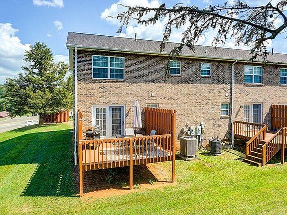 4th image of 309 Waterford Ct