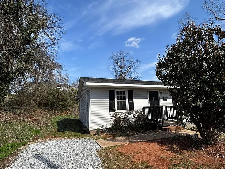 186 Home St — Photo 1