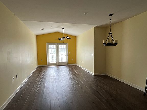 5th image of 632 Condo Club Dr Unit 304