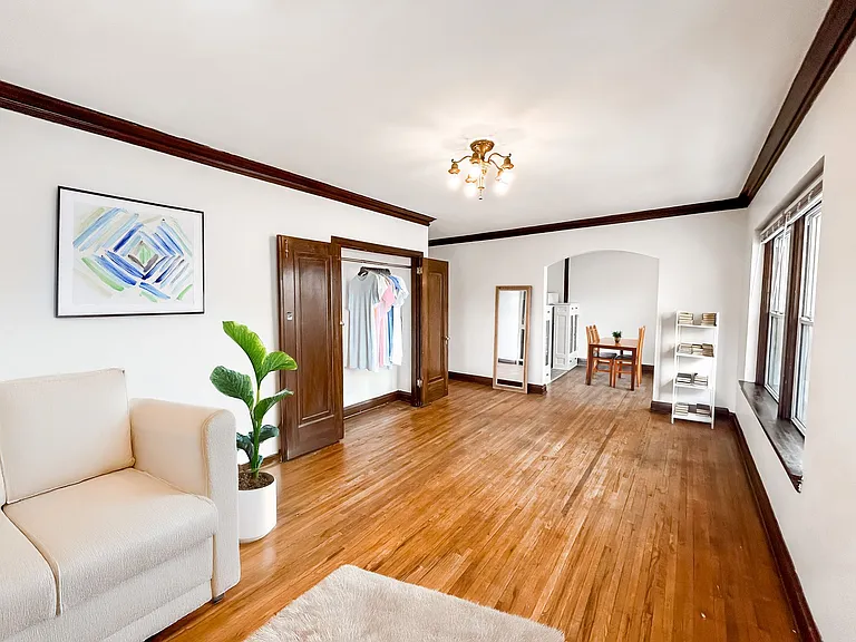 2120 Aldrich Ave S — Photo 4