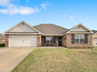 2350 Bunker Ln, Farmington, AR 72730
