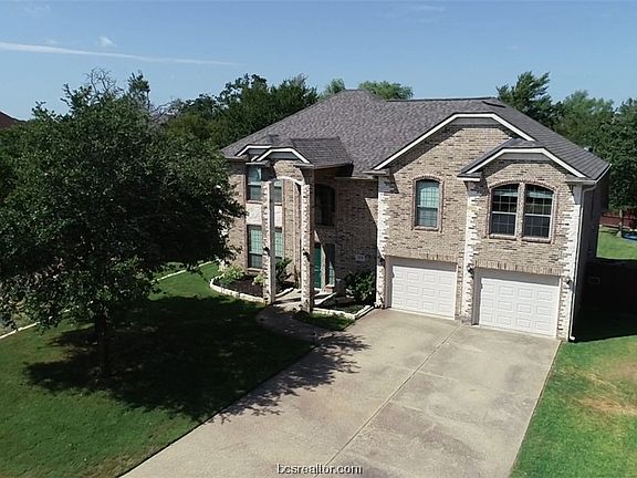 2nd image of 2479 Newark Cir