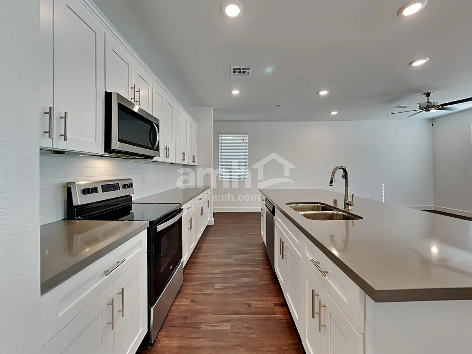 3 bed, 2.5 bath, 2041 sqft, $2,460 — Photo 4
