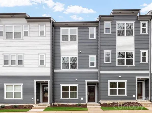 6008 Pivot Ct, Charlotte, NC 28205