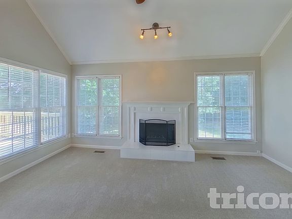 2nd image of 1260 Castle Pointe Ln