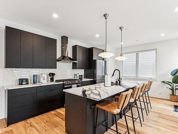 3rd image of 1846 Vineyard St #1