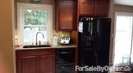 Main Bathroom
						:
						Remodeled bathroom with jetted tub. Lots of cabinet space!