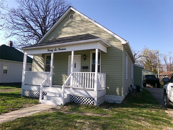 3rd image of 2614 Denver St