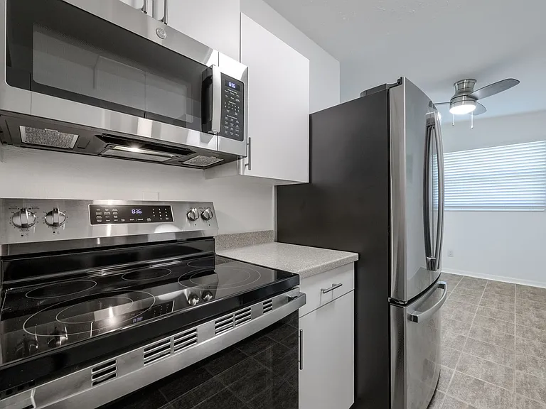 927 W Olympia Ave — Photo 19