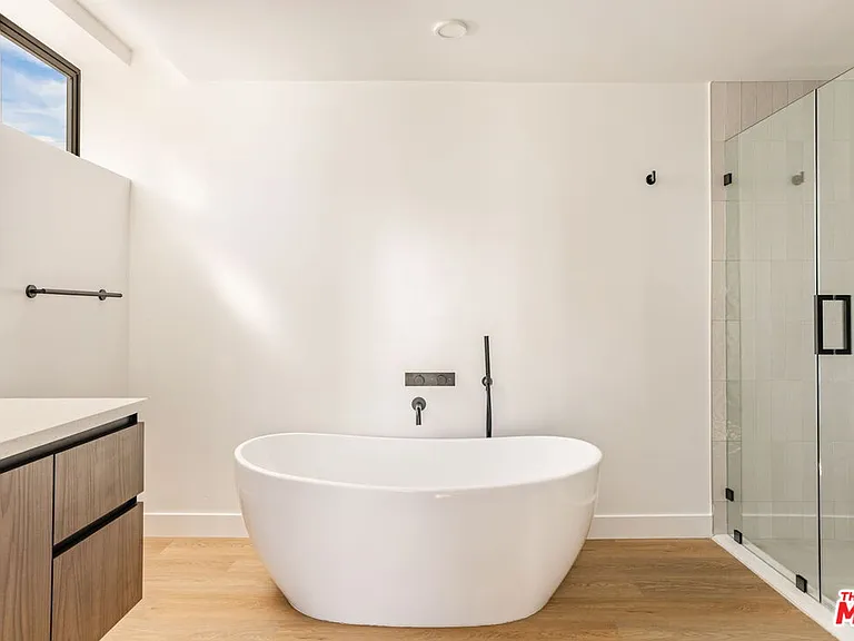 2361 Fox Hills Dr #201 — Photo 15