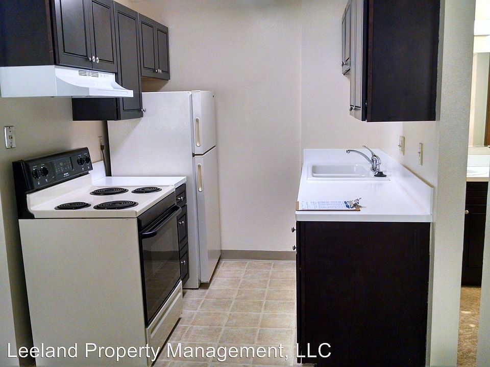 2nd image of 1010 W 5th Pl APT 02