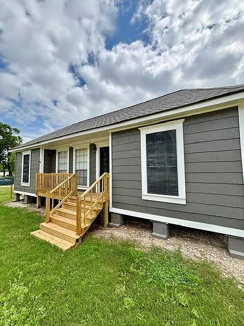 3 bed, 1.0 bath, 1100 sqft, $1,595 — Photo 3