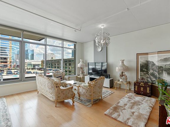 3rd image of 1100 S Hope St APT 712