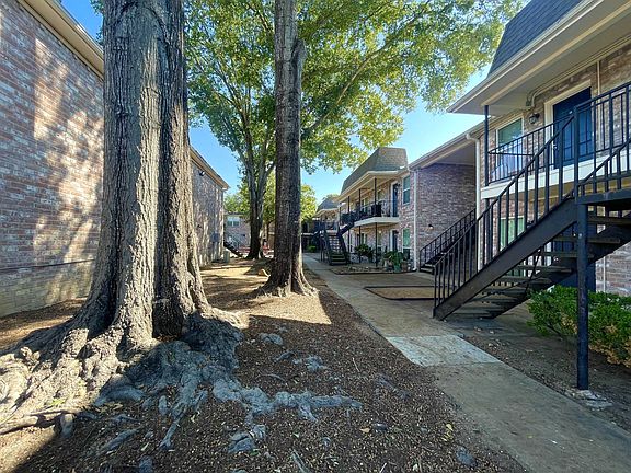 2nd image of 3800 Sherwood Ln APT 124