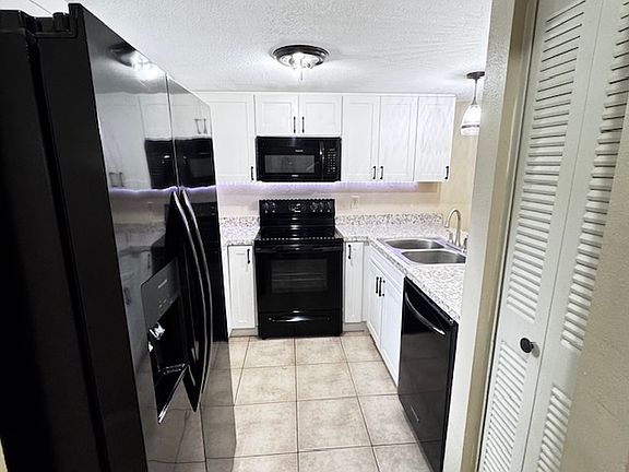 5th image of 10128 Lake Oak Cir