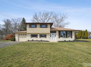 4 Koenig Ln, Freehold, NJ 07728