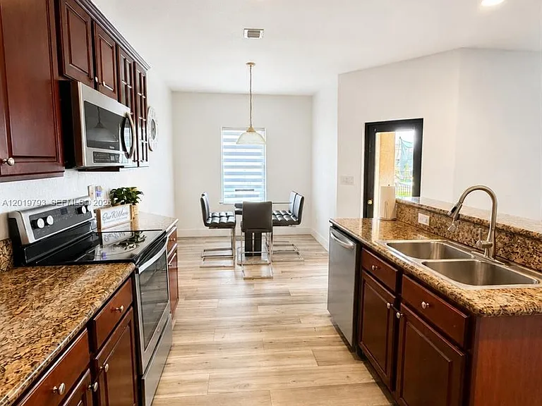 11339 SW 243rd Ter — Photo 12