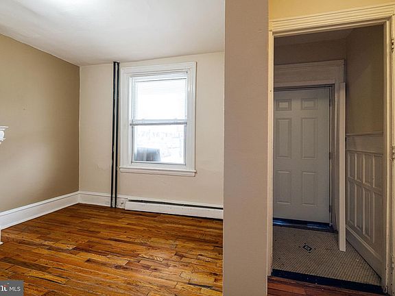 2nd image of 5838 Master St