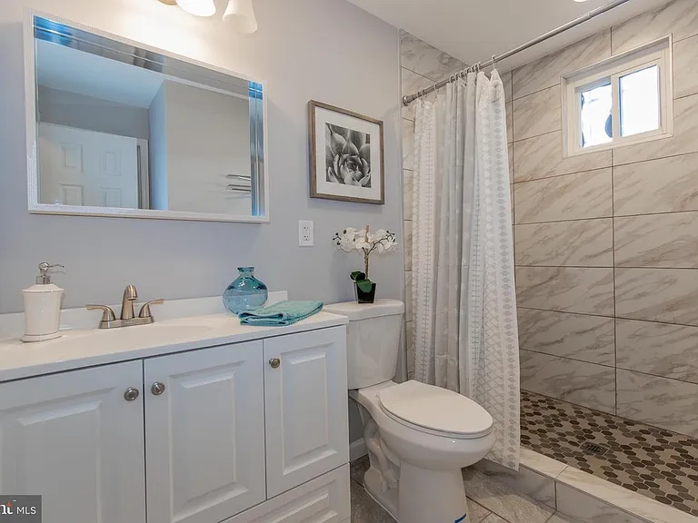 22 Chamber Ave — Photo 8