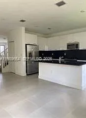 3 bed, 3.5 bath, $3,400 — Photo 2