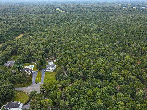 5th image of 15 Forest View Ct