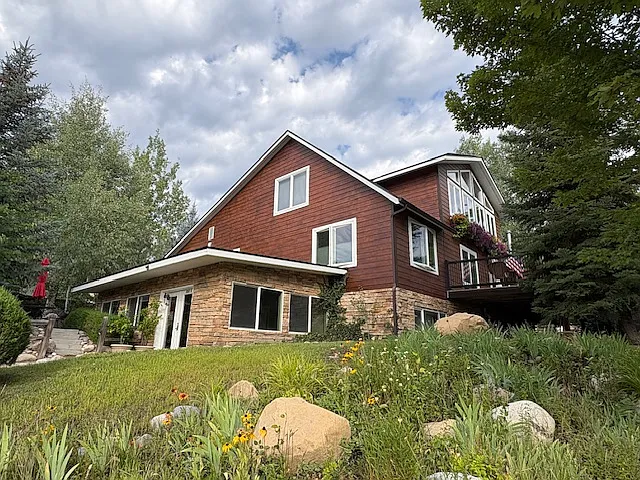 2217 Forest Ave — Photo 2