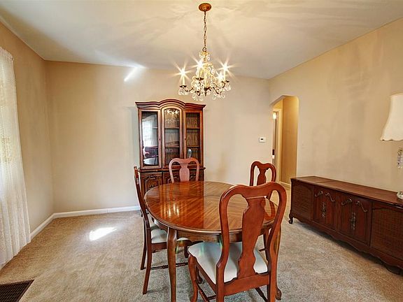 4th image of 33 W Crittenden Ave