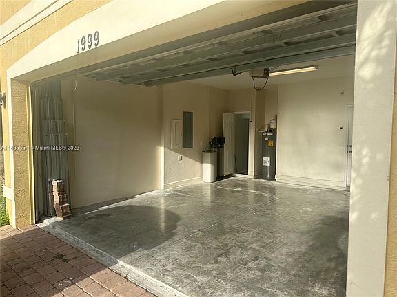 4th image of 1999 NW Cataluna Cir