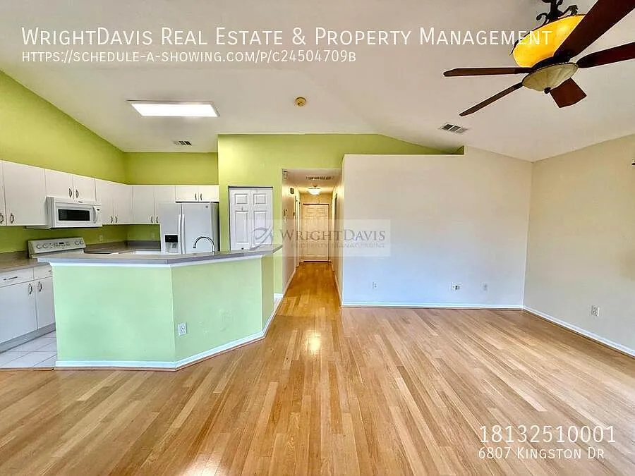 Inviting 3/2 Clair-Mel Home — Photo 3